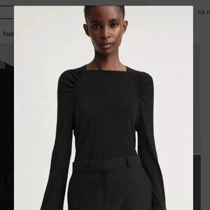 Toteme Gathered Shoulder Jersey Top, 100% wool, size Medium